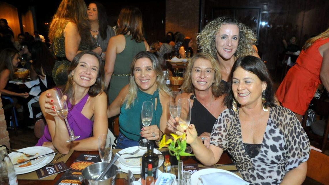 Amigas do Espumante: Unindo-se em Amizade e Solidariedade